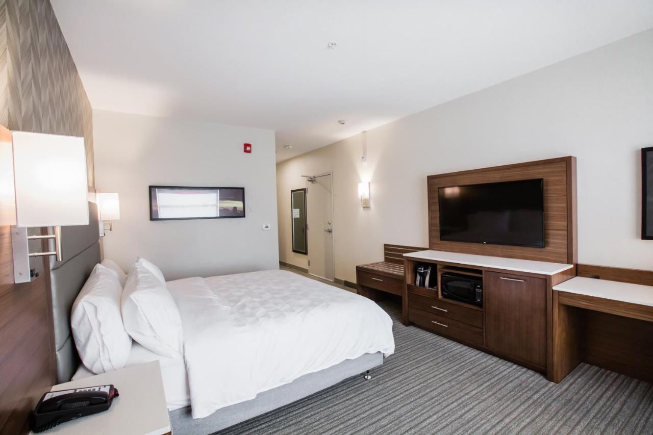 Holiday Inn Hotel & Suites Calgary South - Conference Ctr By Ihg Hotel