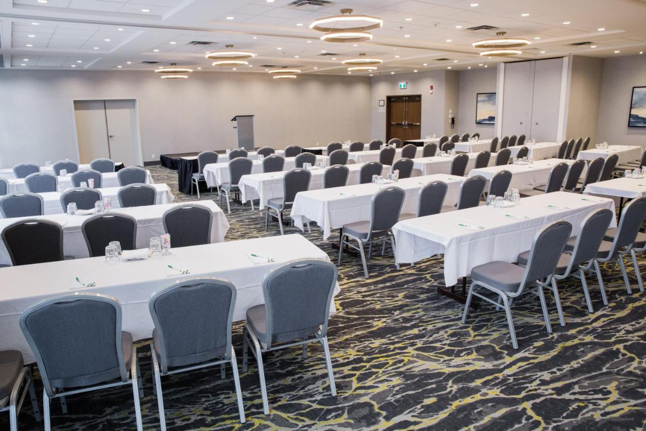 Hotel Holiday Inn Hotel & Suites Calgary South - Conference Ctr By Ihg 3*