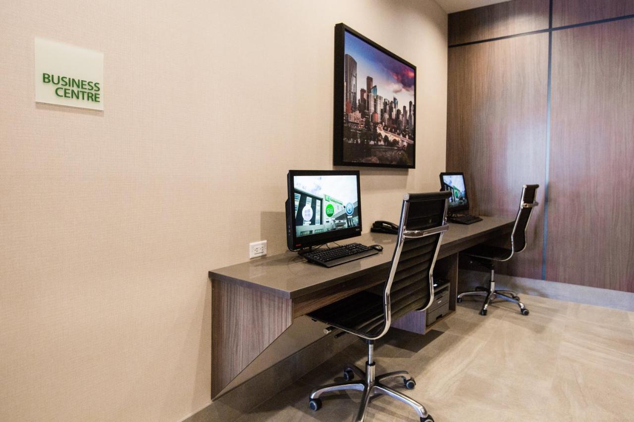 Holiday Inn Hotel & Suites Calgary South - Conference Ctr By Ihg Hotel