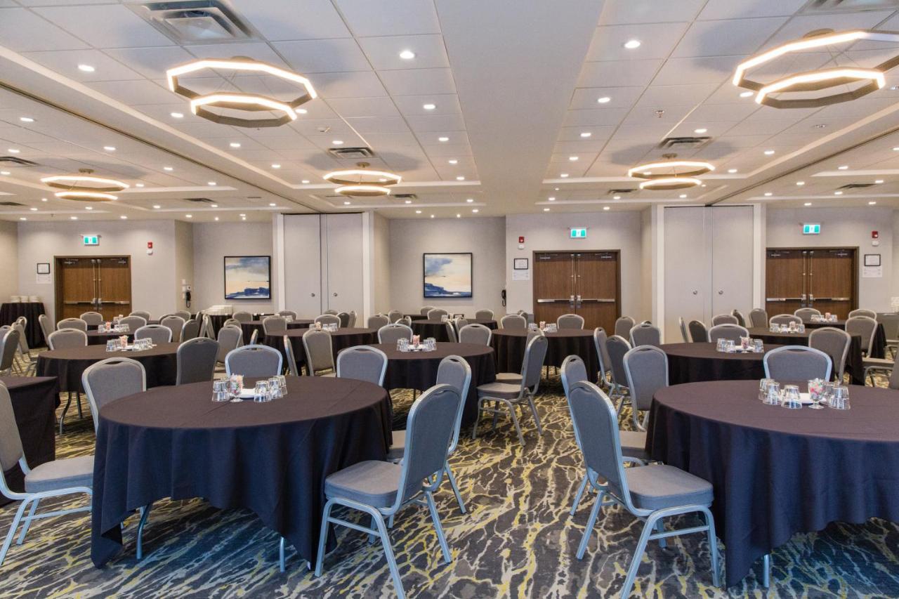 Holiday Inn Hotel & Suites Calgary South - Conference Ctr By Ihg 3* Calgary