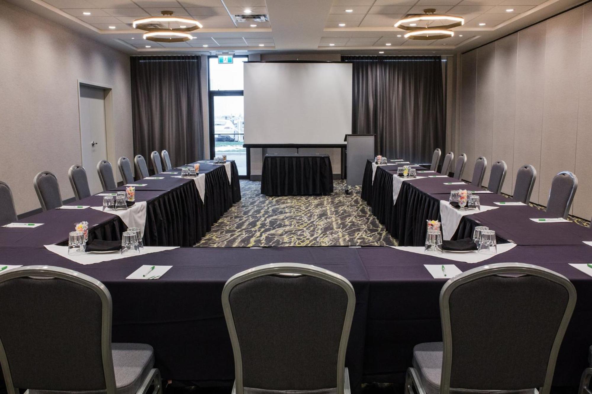 Holiday Inn Hotel & Suites Calgary South - Conference Ctr By Ihg Hotel 3*